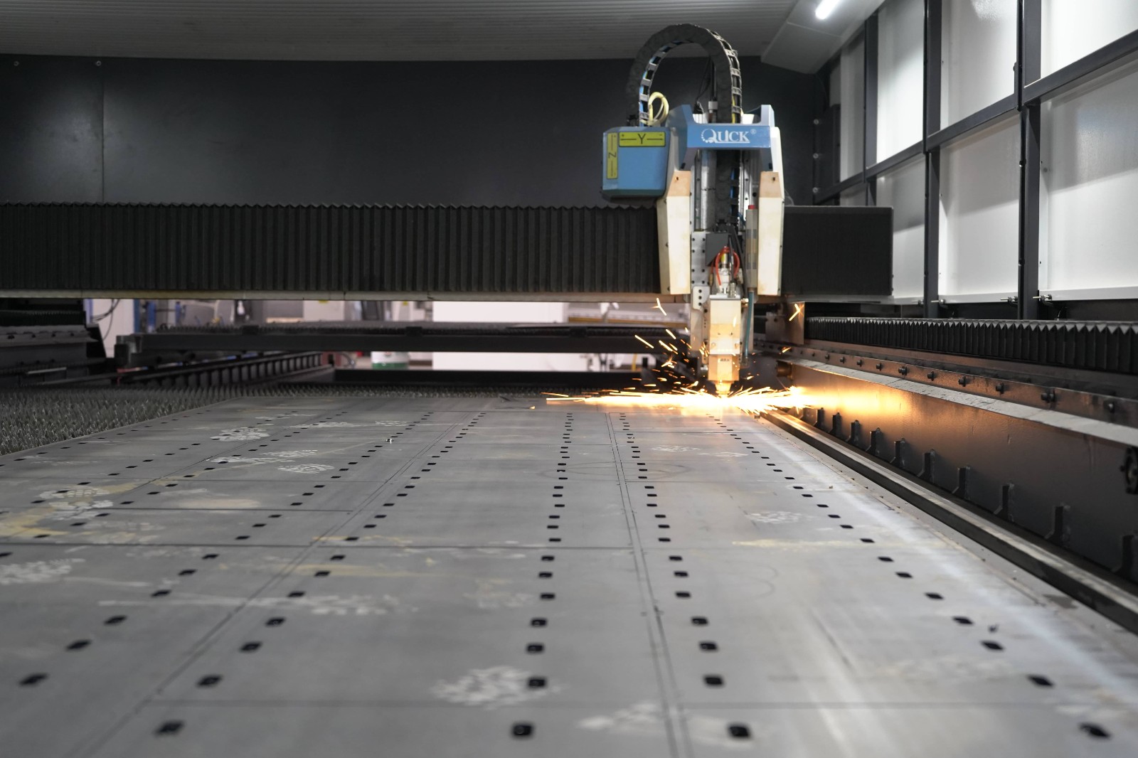 Laser cutting machine